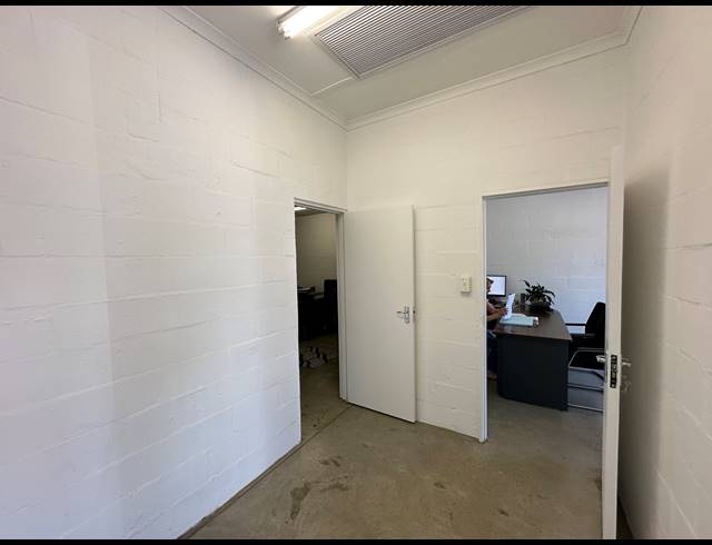 100M² OFFICE TO LET IN MARCONI BEAM INDUSTRIA